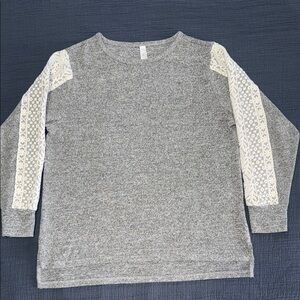 FN by Flora Nikrooz Gray and White knit top with Lace Accents EUC M